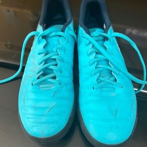 women’s indoor soccer shoes